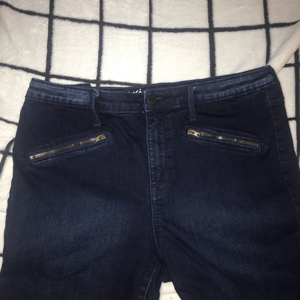 Hi-Rise Jegging w/ zipper pocket detail